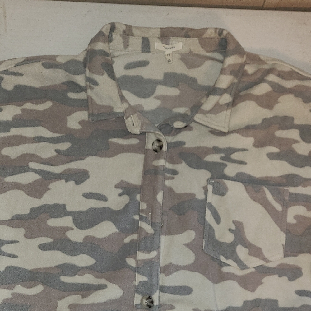 Maurices Gray Button-Up Shirt